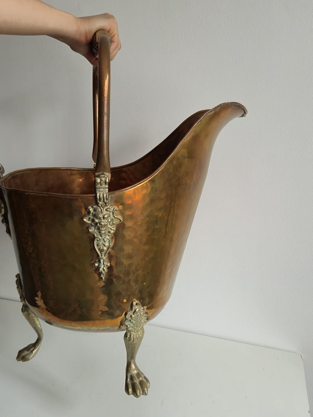 Vintage Hammered Copper Coal Scuttle Fireside Bucket Lion Paw Feet Wood Handle